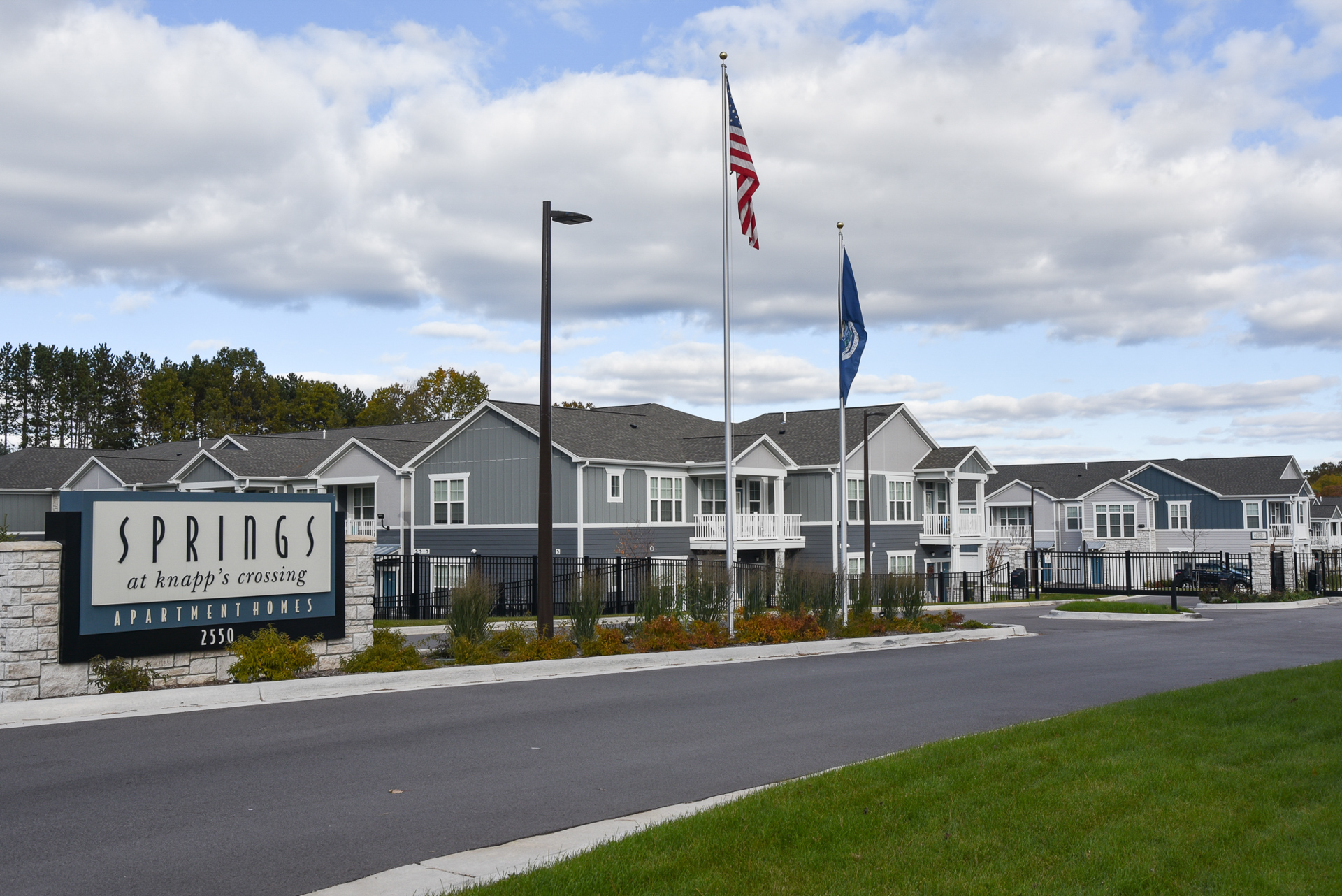 Photos of Springs at Knapp's Crossing in Grand Rapids, MI